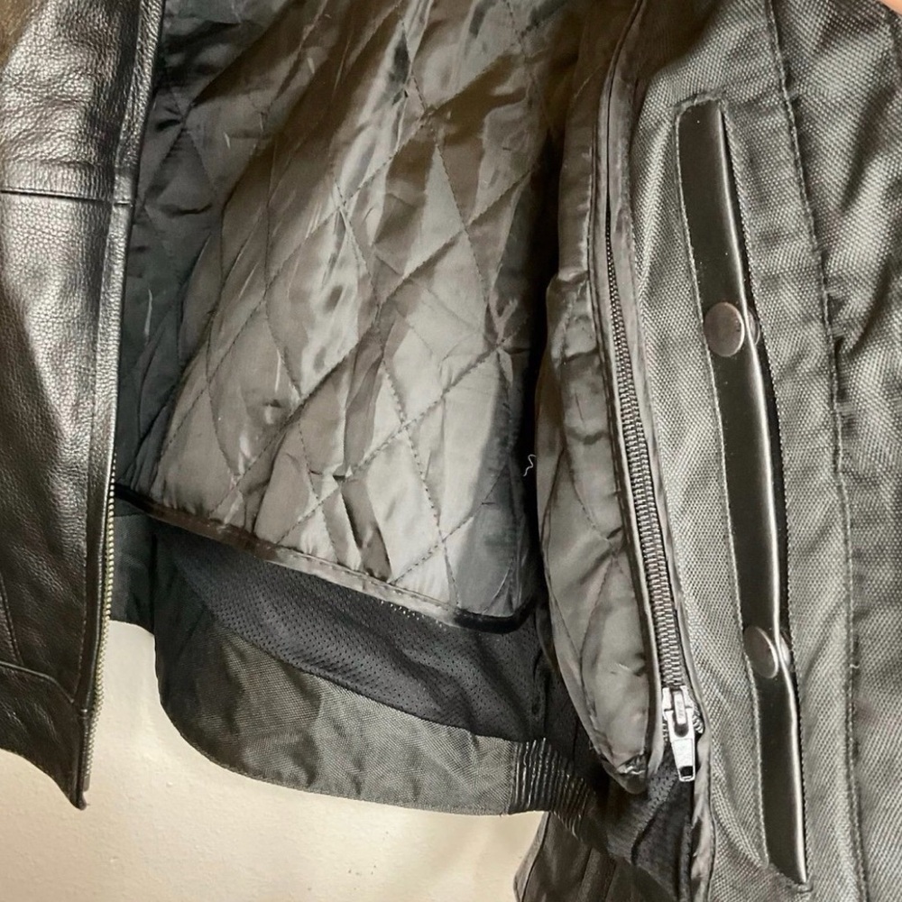 Women’s Black Leather Jacket with Wing Small Motorcycle - Picture 8 of 12